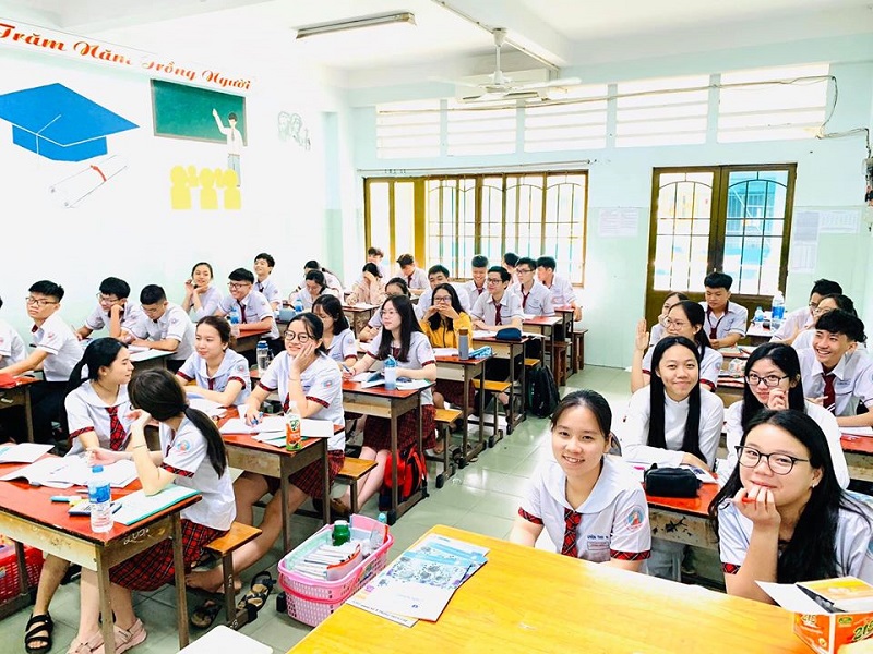 hoc-phi-truong-noi-tru-hong-duc