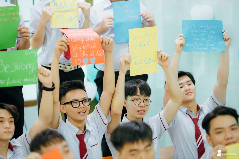 tuyen-sinh-lop-6-truong-noi-tru-tan-phu-1